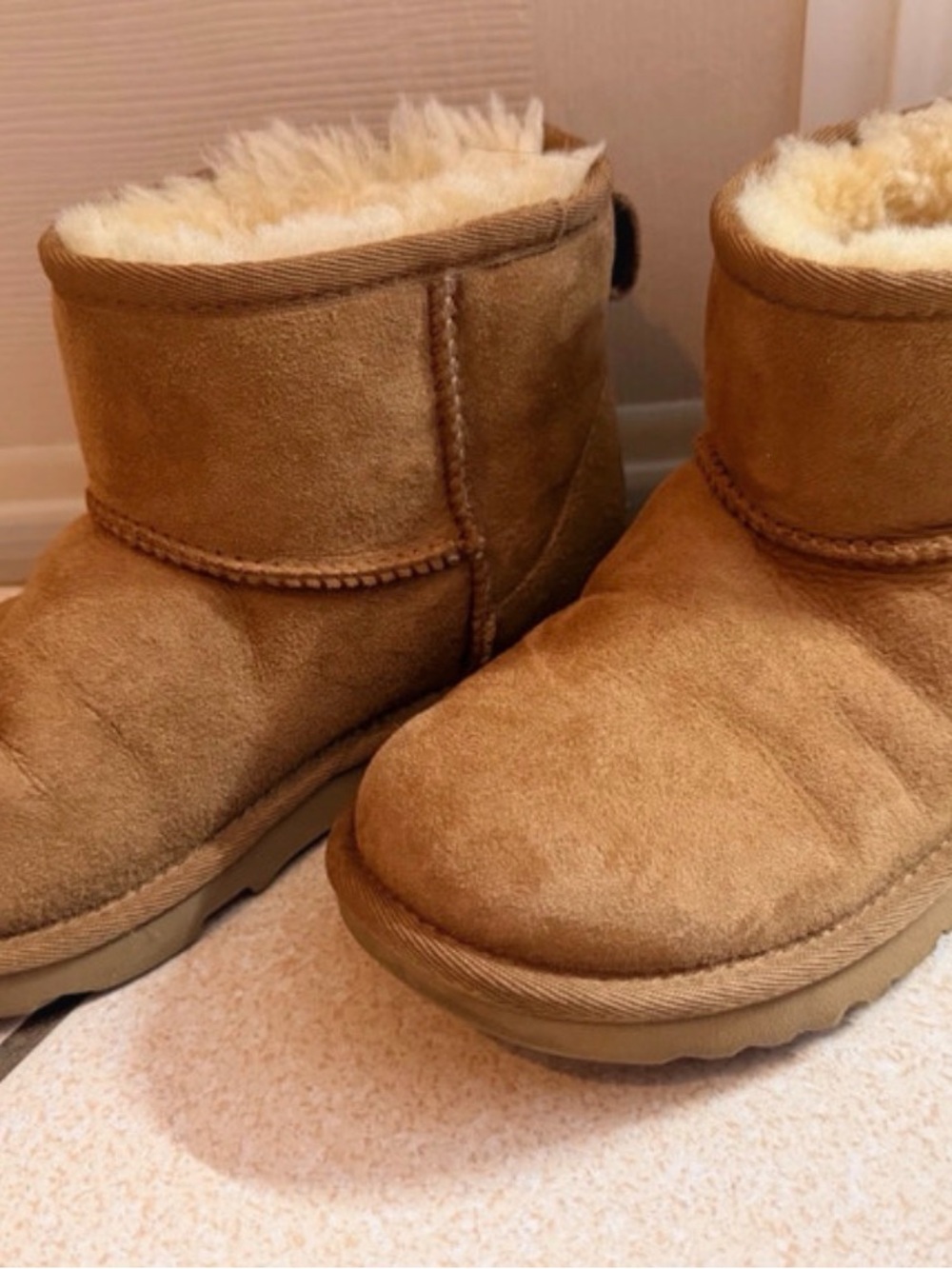 UGG Kids Classic Mini size 2 - Chestnut - Picture 4 of 6